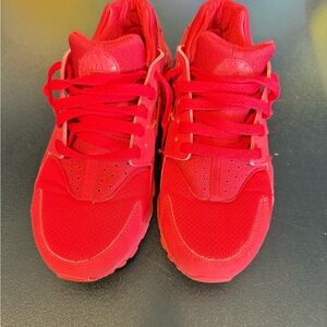 Red Nike Huaraches Size 7Y